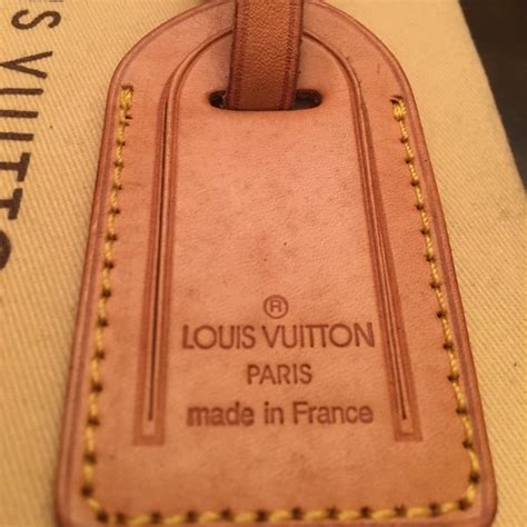 what does a louis vuitton tag look like